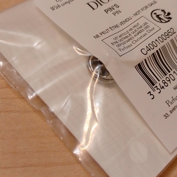 Set of 2 Miss Dior Enamel Pins - Picture 5 of 8